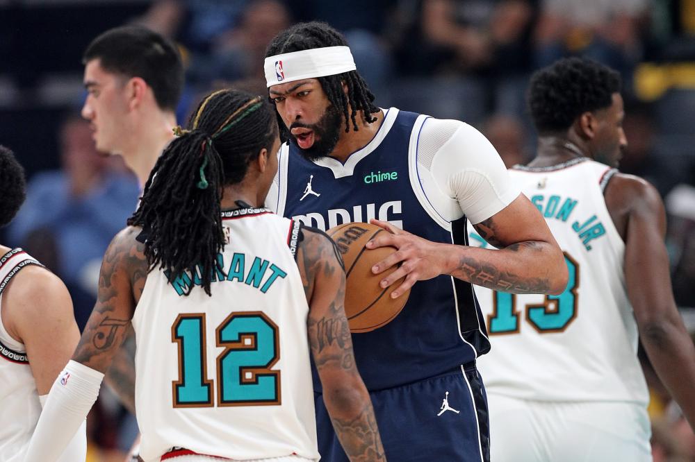 奋勇拼搏的 奋勇拼搏的