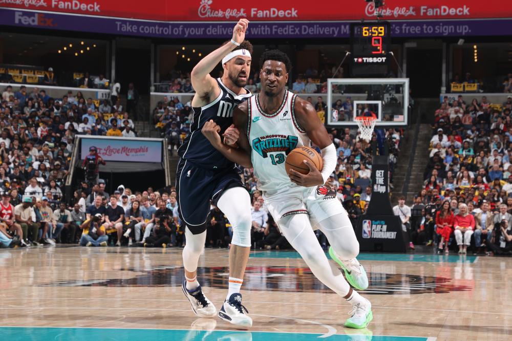 接近她的 接近她的